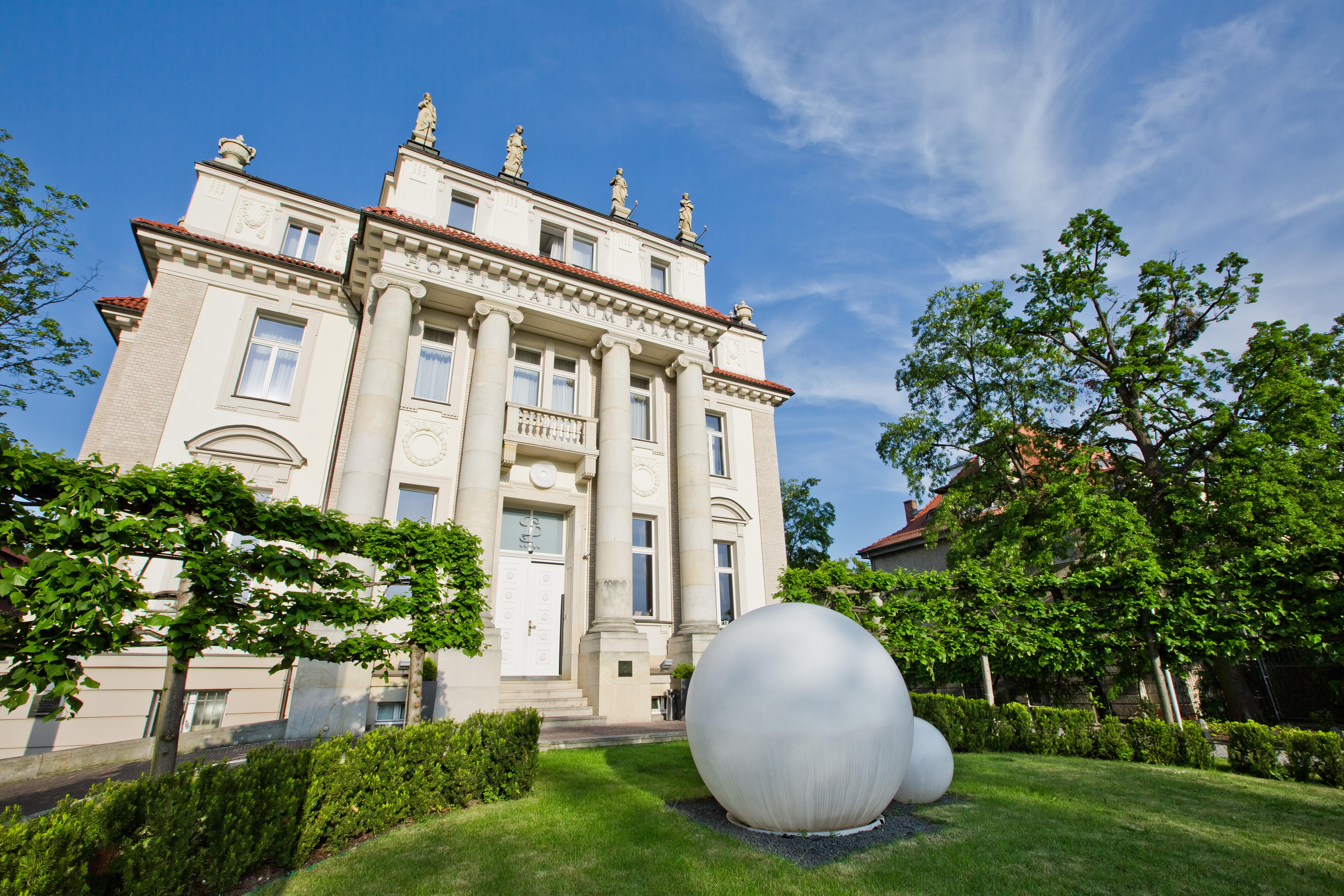Platinum Palace Boutique Hotel & Spa Wroclaw Dış mekan fotoğraf The main building of the university